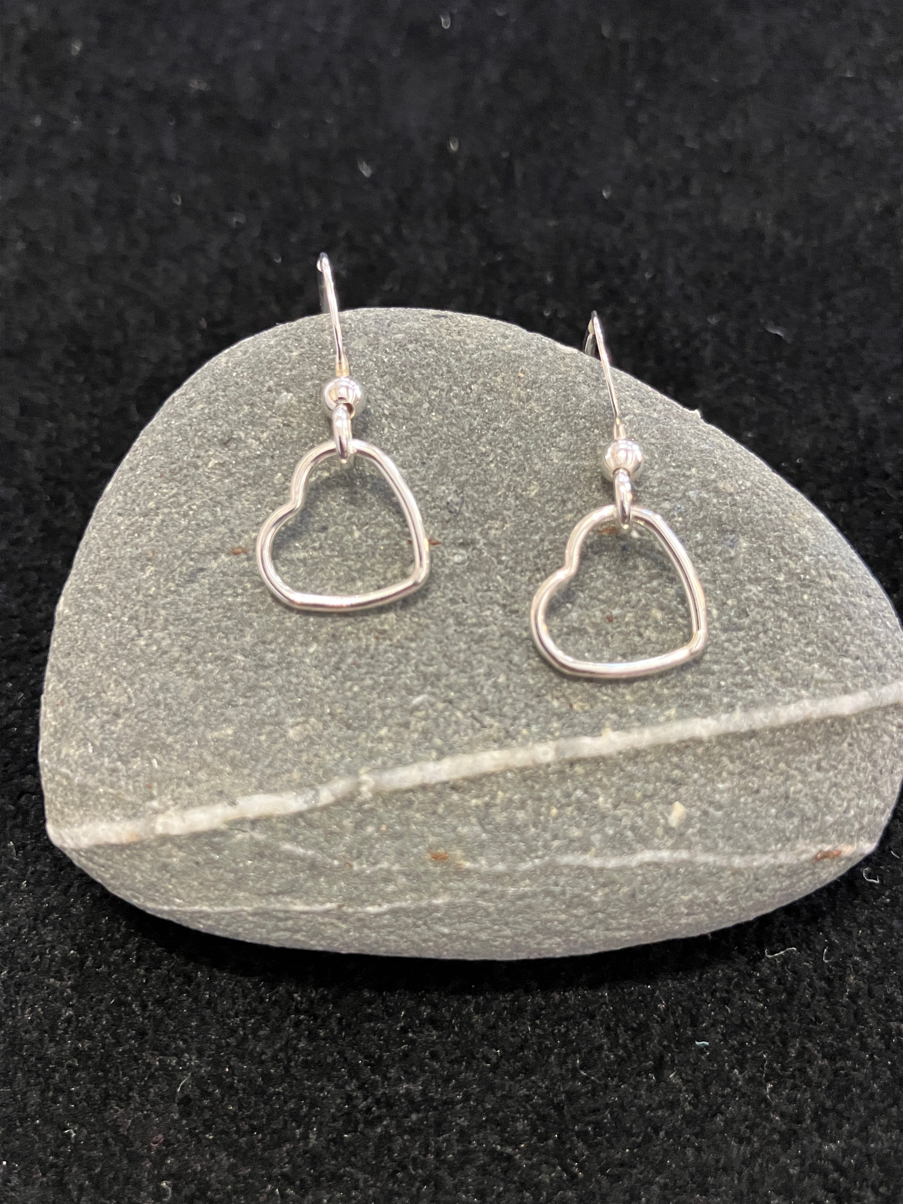 Open heart closed wire drop earrings