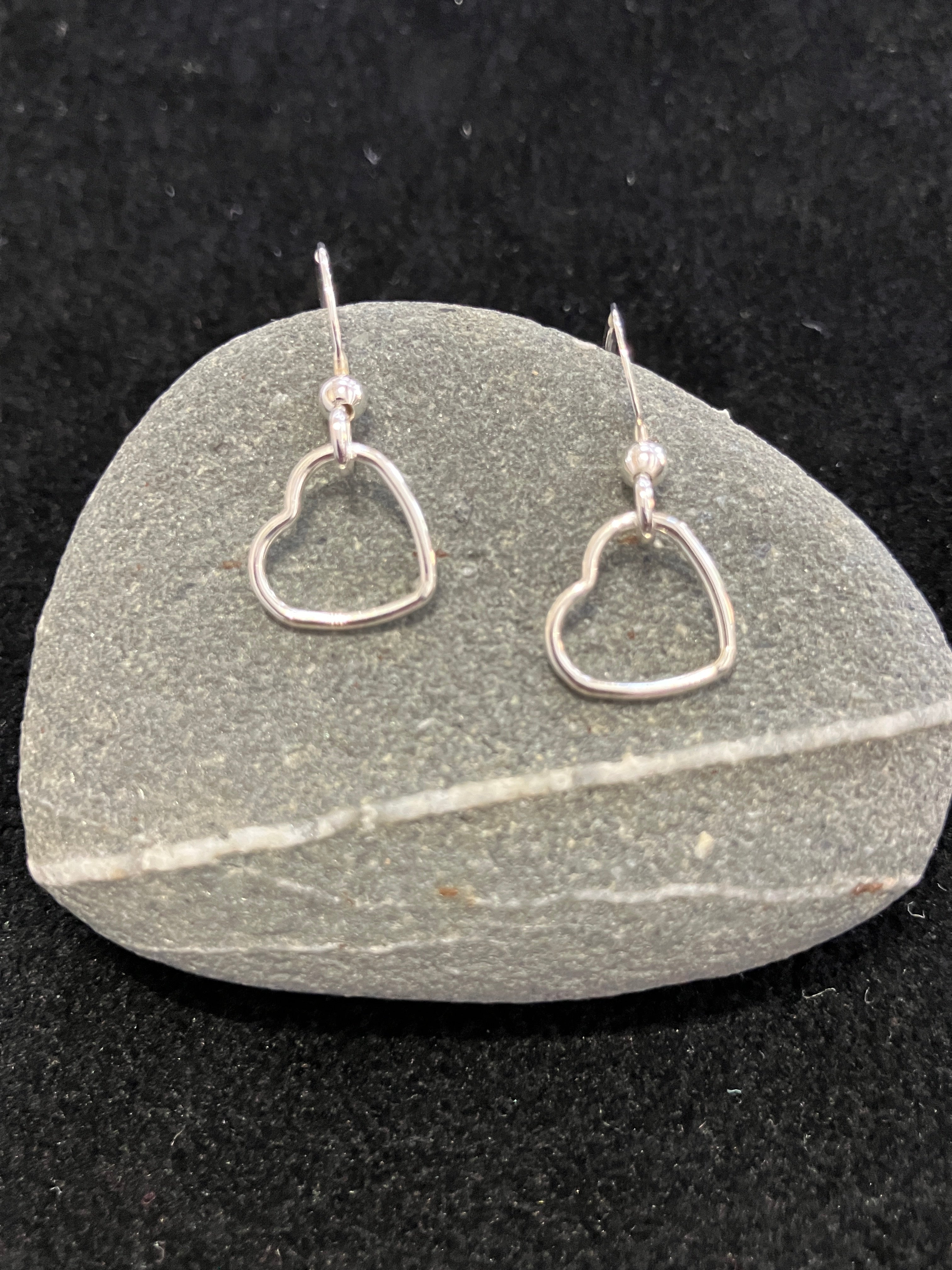 Open heart closed wire drop earrings