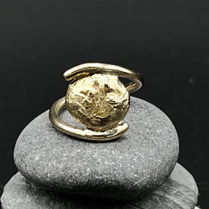 9ct yellow gold ring. Gold nugget design mounted on polished round wire shank.