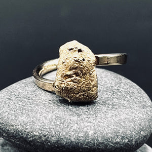 9ct yellow gold ring. Gold nugget design mounted on polished rectangle wire shank.
