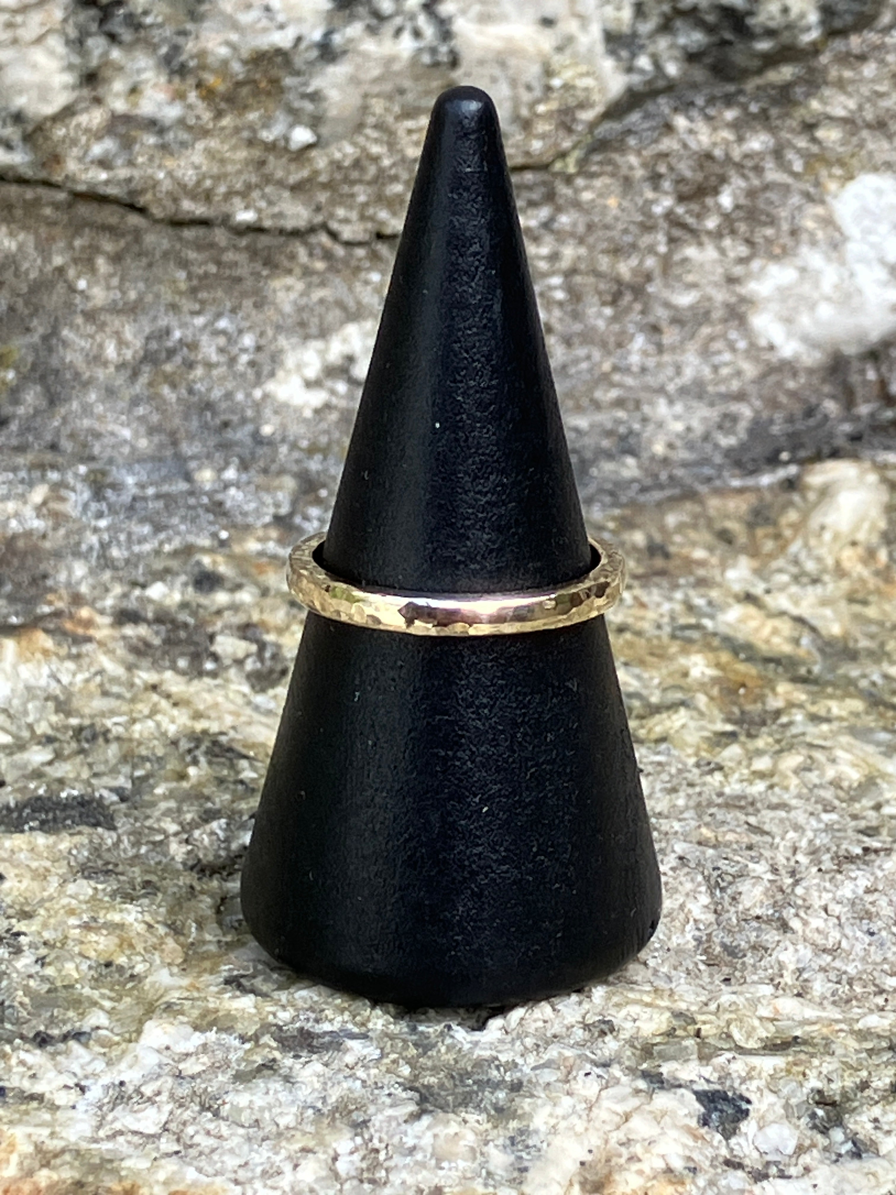 9ct yellow gold ring. ‘D’ shaped ring design 2mm hammered finished