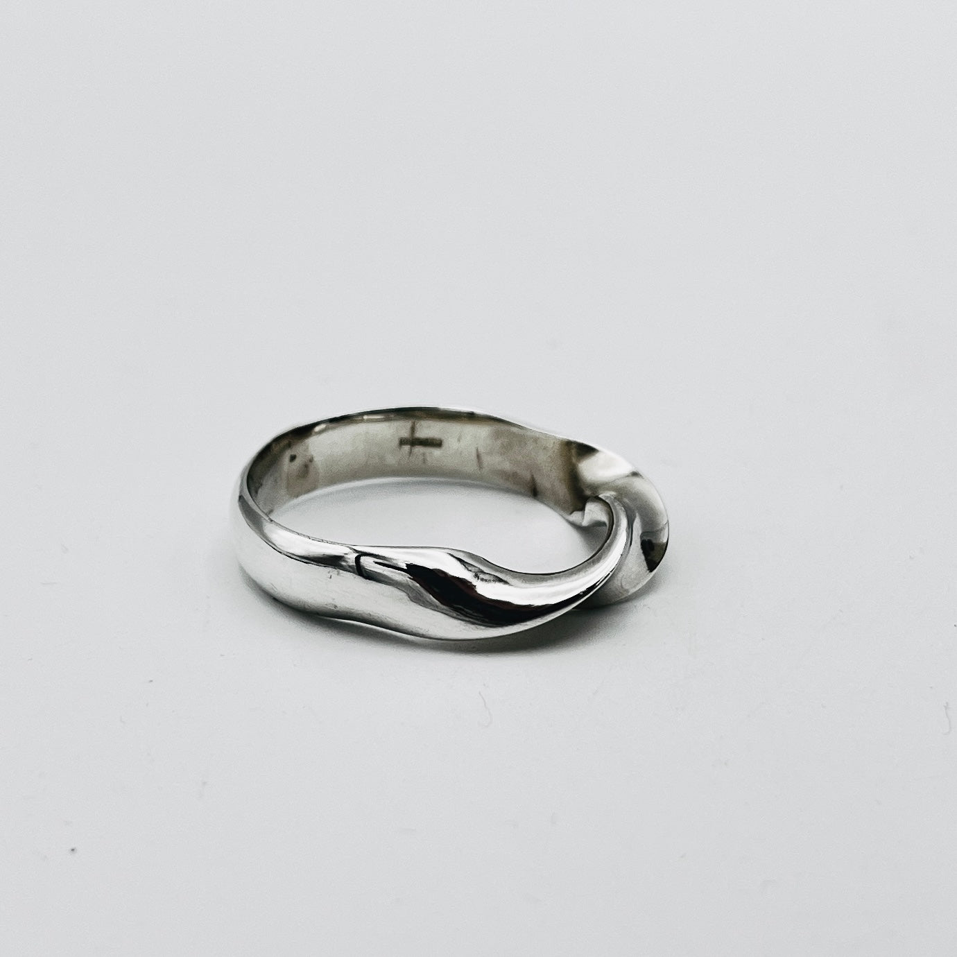Sterling Silver Ring. D shaped twist profile size Z+3