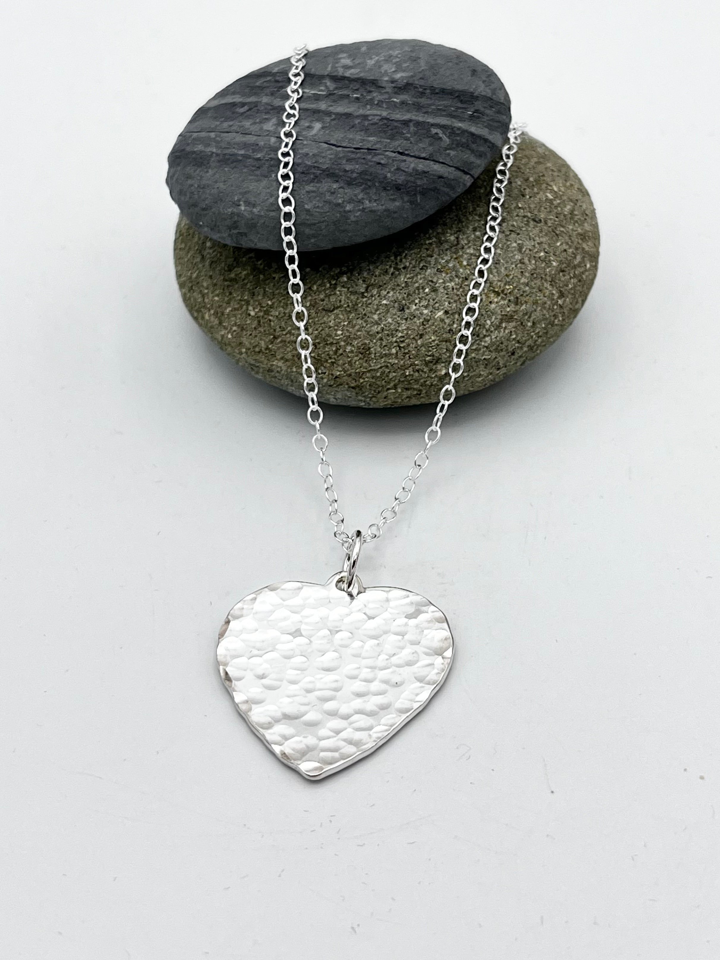 Single heart pendant 25mm wide hammered finish