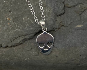 Sterling Silver skull pendant on 16" trace chain