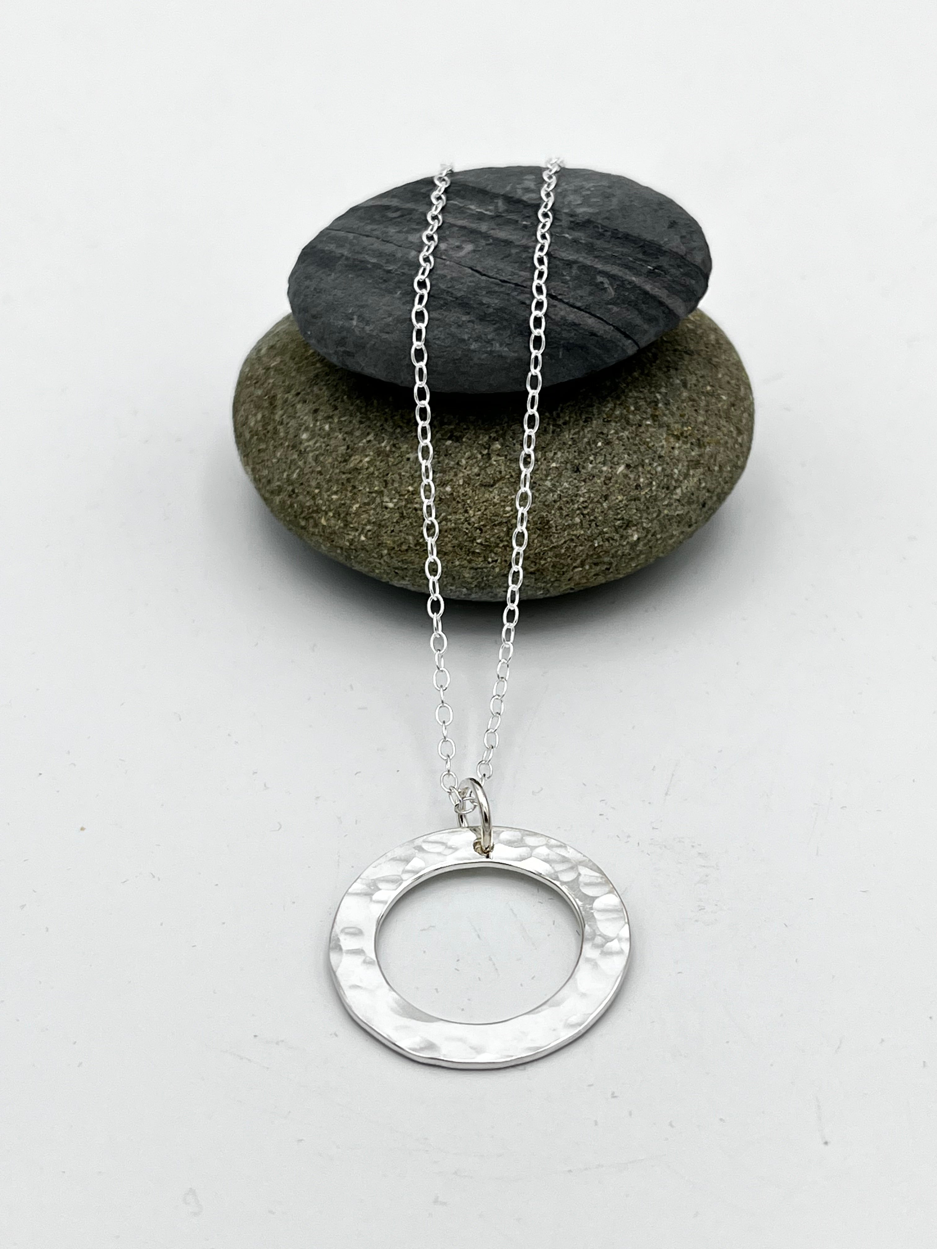 Washer pendant 25mm wide hammered finish on 16" trace chain