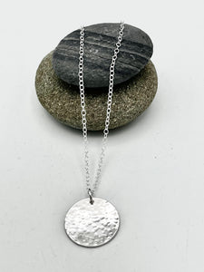 Round disc pendant 25mm diameter hammered finish on 16" chain