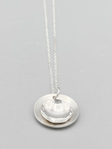 Round disc pendant 25mm diameter hammered finish on 16" chain