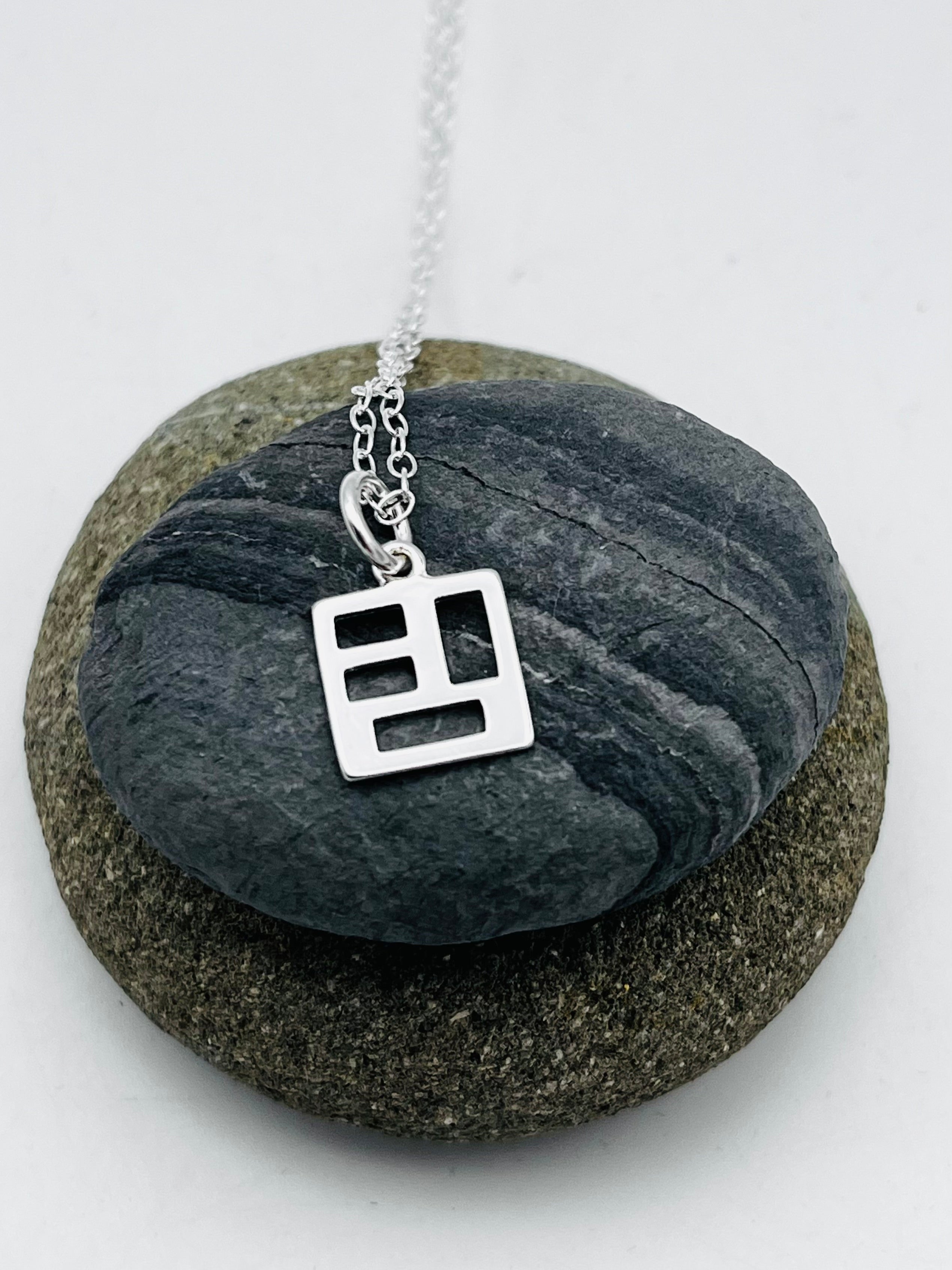 Sterling Silver 10mm polished geometric square pendant on 16" trace chain