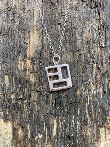 Sterling Silver 20mm polished geometric square pendant on 16" trace chain