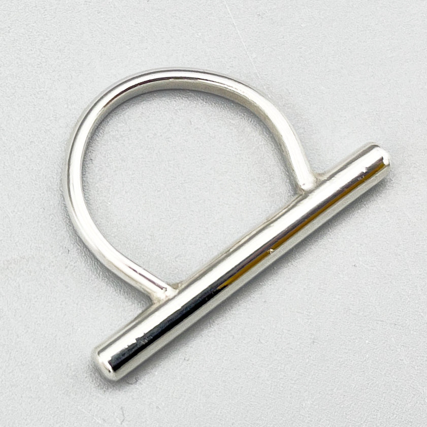 Sterling Silver Ring. Polished 'T' bar ring size 'R'