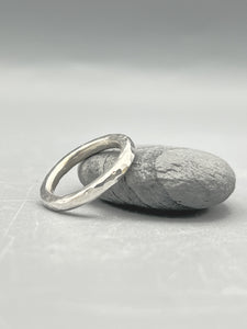 Sterling Silver Ring. 3mm round wire hammered ring size 'K'