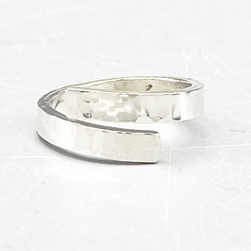 Sterling Silver Ring. Crossover, flat wire hammered finish size 'W'