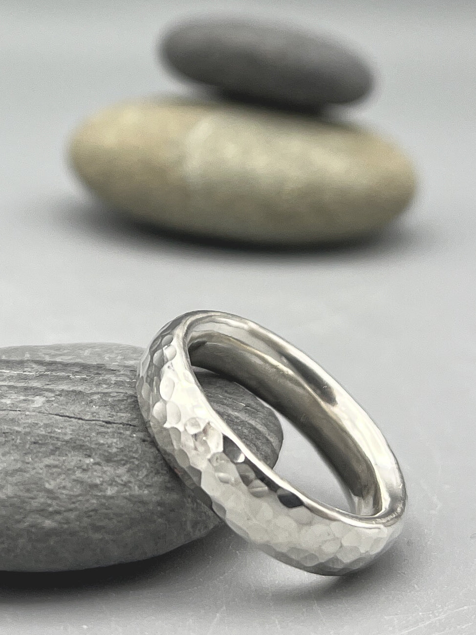 Sterling Silver Ring. Oval (5.7mm x 3mm) hammered finish adjustable ring size 'Q.5'