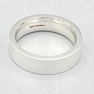 Sterling Silver Ring. Easy fit 4mm wide ring (rounded on the inside and flat on the outside) size 'L'